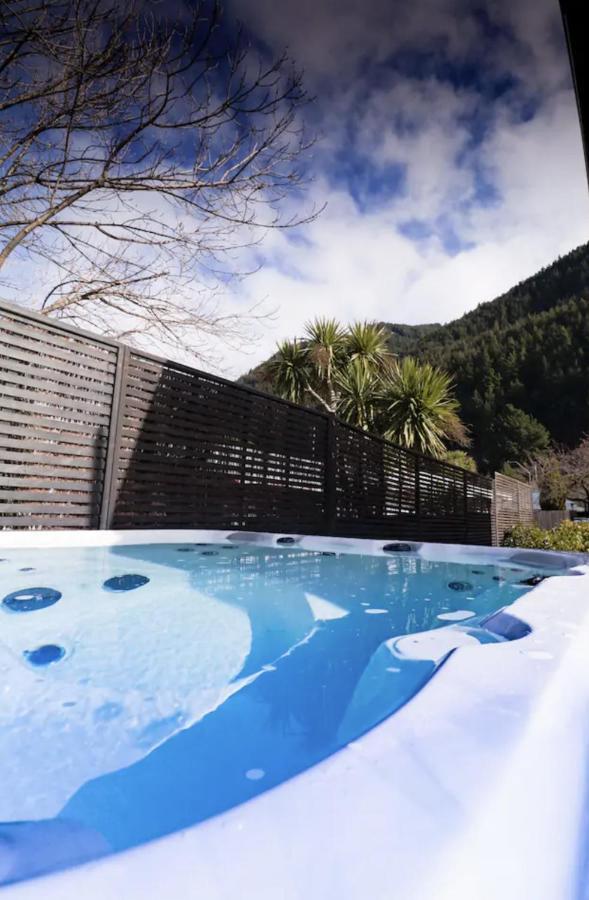 Classy Cabin - In Town - Spa Pool Queenstown Buitenkant foto